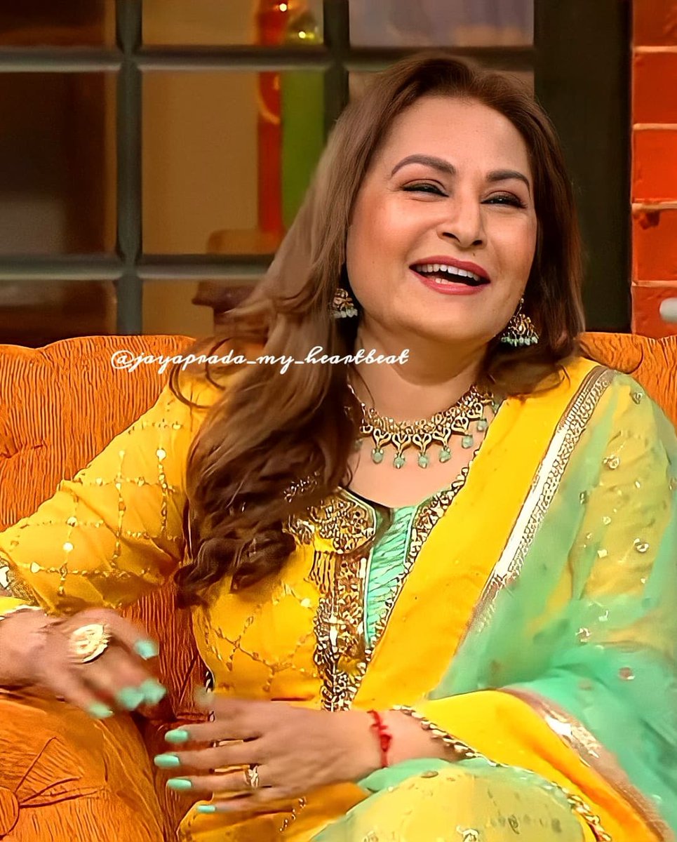jayapradaholic's tweet photo. And it's a wrap!!!(LAST POST OF 2021) PART- 1🔙
.
Here's a glance at some of the pics of events that took place in 2021 relative to JP mam🤩
.
@realjayaprada 🕊
#happiness
#thankyou #2021
.
#jayaprada #jayapradagaru #jayapradians #tollywood #bollywood #sandalwood #actress #actor https://t.co/JhAtaFVm2u