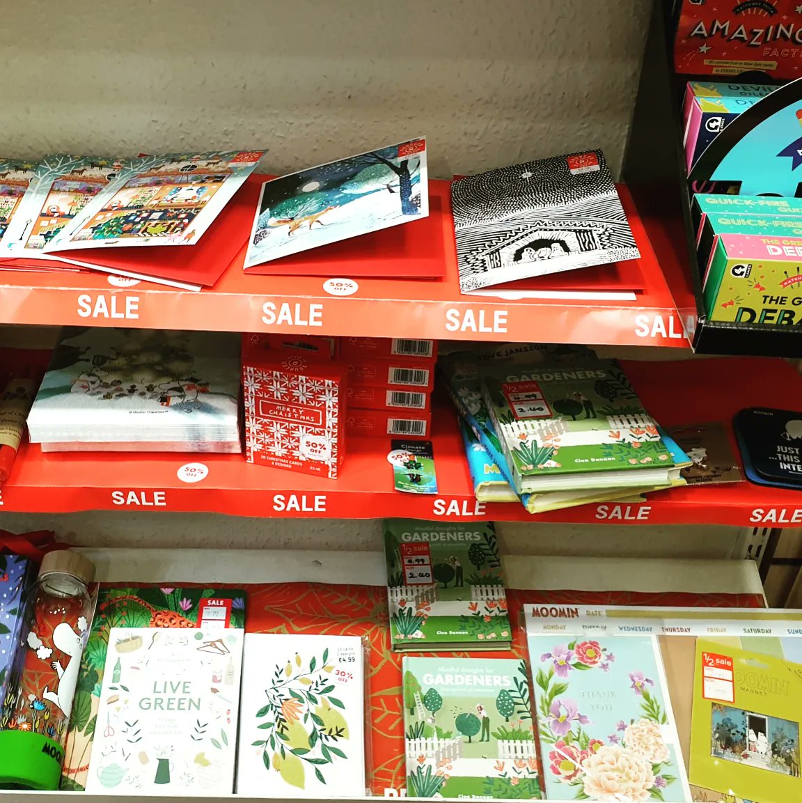 oxfam_harpenden's tweet photo. The #Oxfam #Books #Harpenden sale is now on!
Come down to 5, Harding Parade to pick up a bargain on a fantastic range of #SourcedByOxfam products including #ChristmasCards & #notelets, #giftbags & #giftbooks, #candles & #MatchboxGames plus selected #Moomin merchandise. https://t.co/XNHwk34lS8