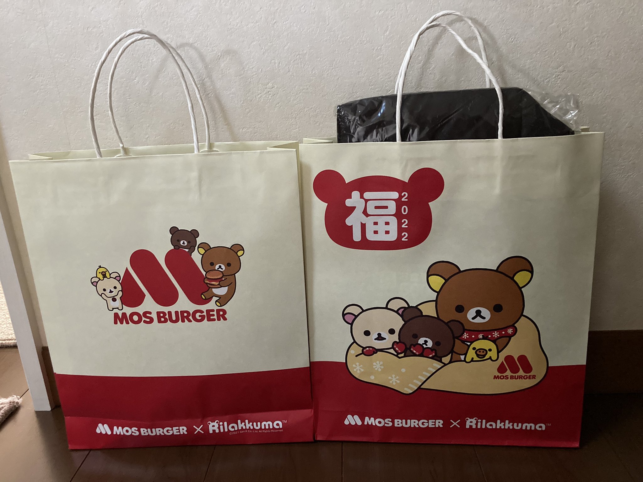 ひーちゃん ランチの帰りに福袋引き取ってきたよ お客さん多くて店員さんも8人稼働してた 大晦日ってモス食べに行くものなの 笑 T Co Silf14scli Twitter