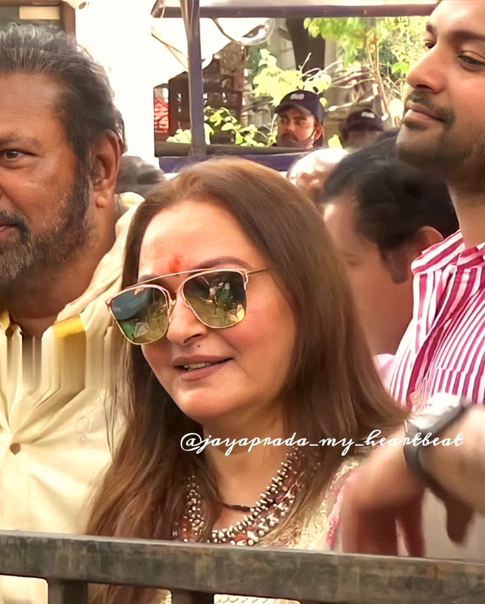 jayapradaholic's tweet photo. And it's a wrap!!!(LAST POST OF 2021) PART- 1🔙
.
Here's a glance at some of the pics of events that took place in 2021 relative to JP mam🤩
.
@realjayaprada 🕊
#happiness
#thankyou #2k21
.
#jayaprada #jayapradagaru #jayapradians #tollywood #bollywood #sandalwood #actress #actor https://t.co/xLbhYDey7N