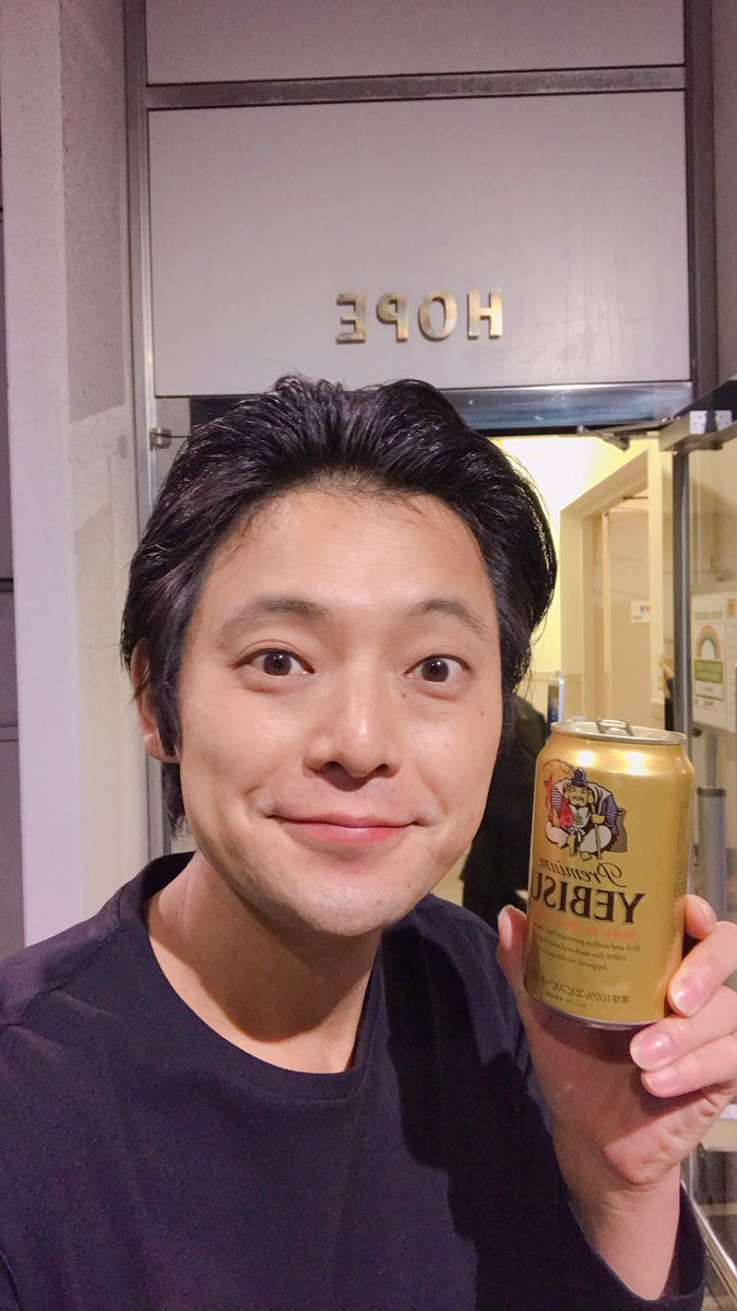 masaru_tsuchida's tweet photo. 今年は
#CHICACO2 で演出に
#エレモアムーブ で悪役に
#りぼん で2人芝居にと、
初挑戦づくしの1年でした。
ご声援頂き、見届けて頂き、本当にどうもありがとうございました!
応援隊(仮)も始めました。
来年1本目はつか作品に初挑戦!頑張ります。
それでは皆様、良いお年をお過ごしください!! https://t.co/4CN8w1OZUj