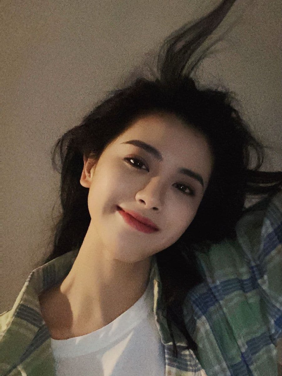 syuishcll's tweet photo. New Year time is here. I hope you have a wonderful New Year. May every day hold happy hours for you. https://t.co/s7VohTHe6g