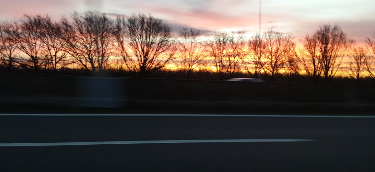 Na #oliebollenbakken bij 
<a href="/Ambachtscentrum/">Driekant</a>
  mooie zonsopkomst #oud&amp;nieuw #zeist #utrecht #zutphen #oliebollen