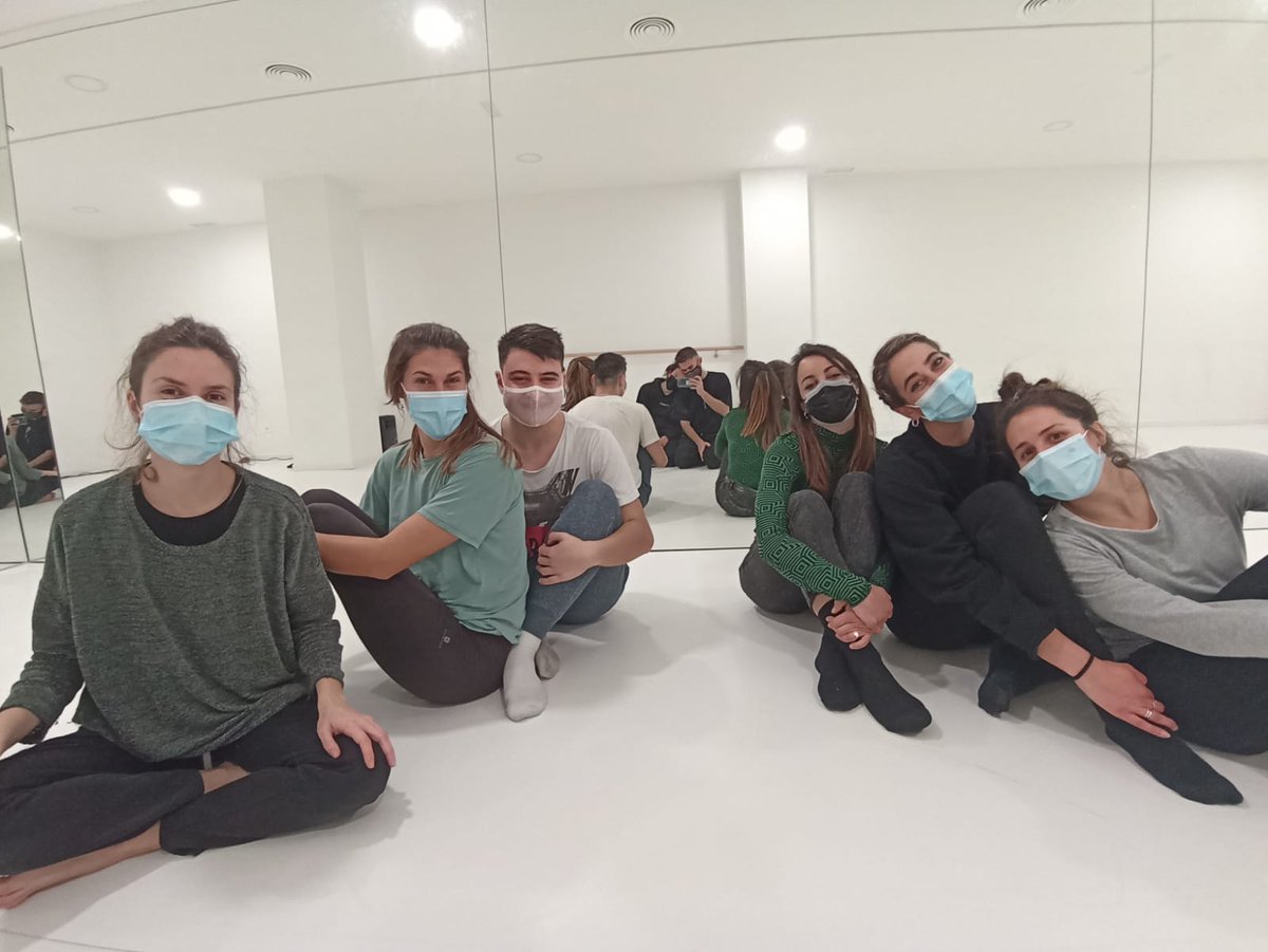 EspacioLasala's tweet photo. G R A C I A S
Terminamos la semana especial de clases de navidad en @EspacioLasala con mucho meneo, sudor, música bien alta y jaleo jaleo 🤺 🤺 🤺.
#danzacontemporanea #murcia #espacioLASALA https://t.co/8yR78l8IvB