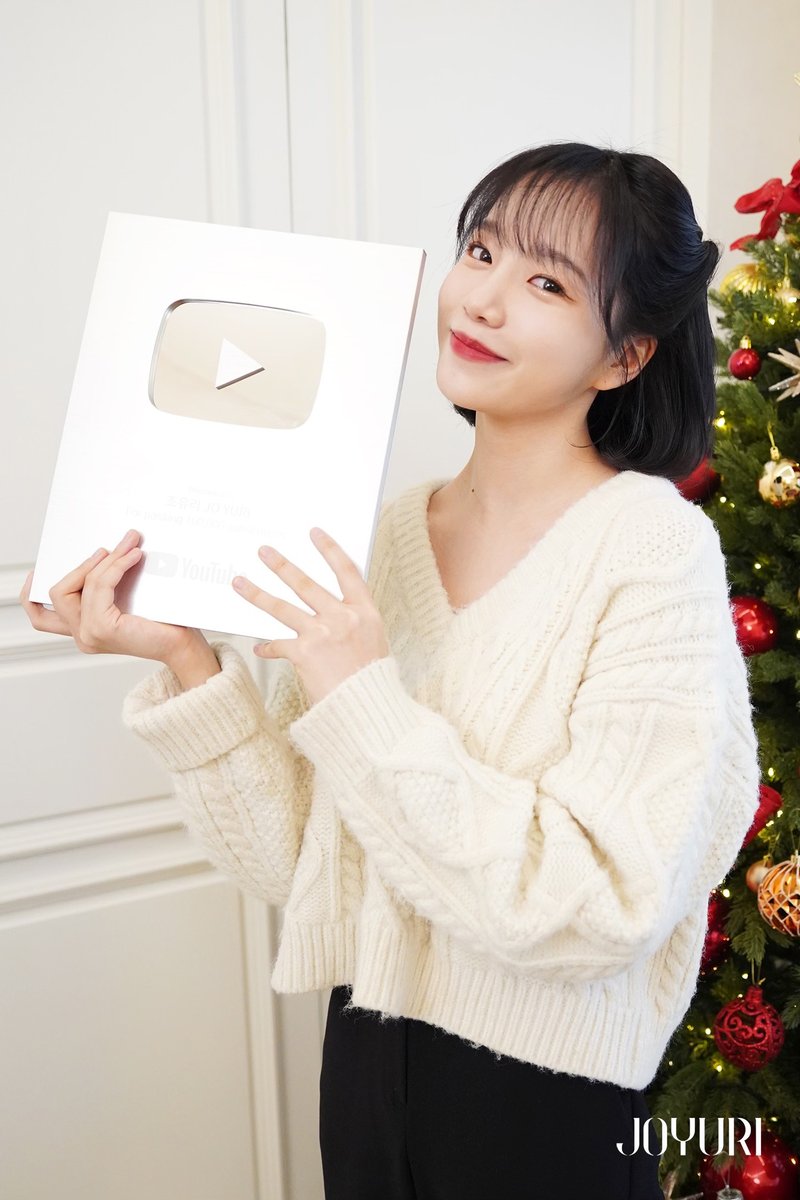 JOYURI_offcl's tweet photo. 조유리 (JO YURI) | Silver Button UNBOXING / it’s KPOP LIVE Behind Photo

📍https://t.co/FsLq8ZrbBf

#조유리 #JOYURI #チョユリ https://t.co/c8ZDqMtTlR