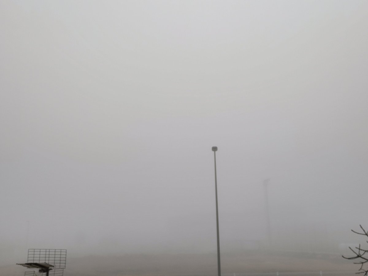albertoLC_'s tweet photo. Último día del año en Santiago de la Ribera 🌁🌁🌁. En la primera imagen debería verse un edificio 😂 https://t.co/nElGVaytYe
