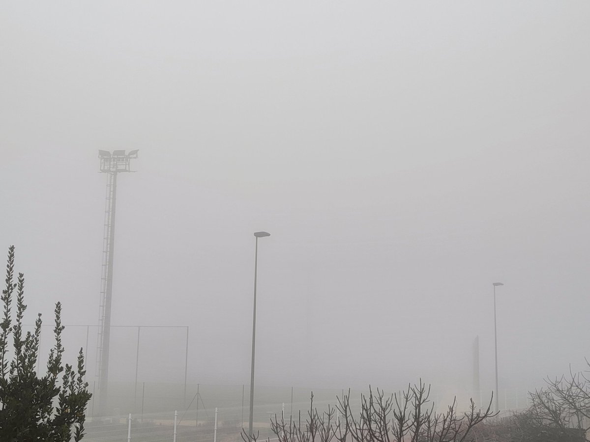 albertoLC_'s tweet photo. Último día del año en Santiago de la Ribera 🌁🌁🌁. En la primera imagen debería verse un edificio 😂 https://t.co/nElGVaytYe