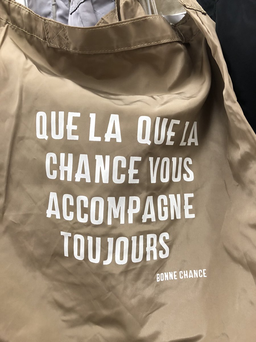 Il suffit d’aller au 100¥ shop au #Japon pour apprendre l’histoire de France !
On clôture l’année avec du #franponais ! 
Allez, que la que la chance vous accompagne toujours