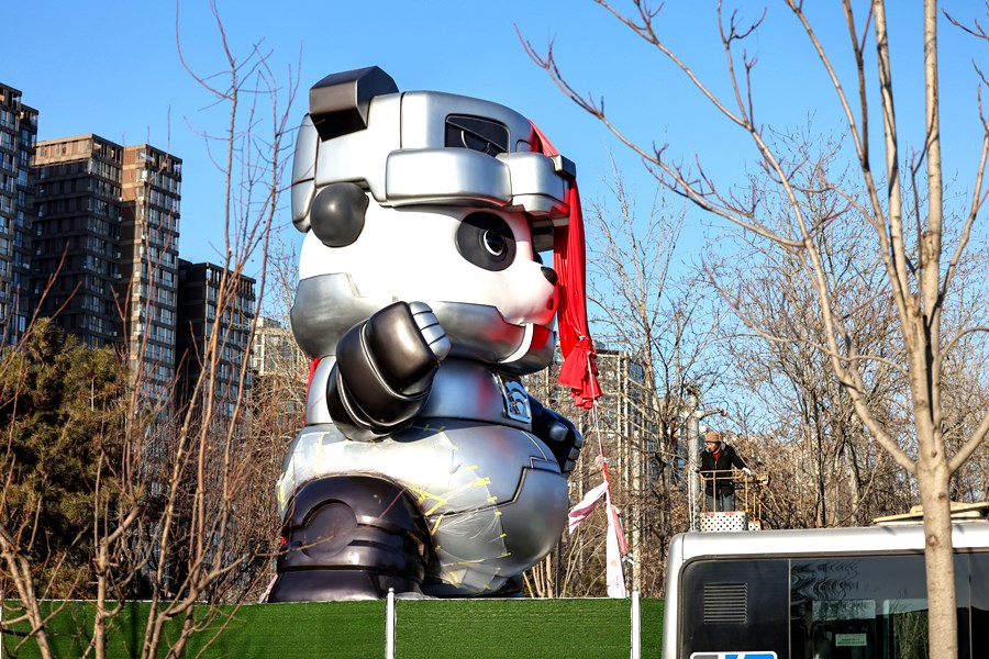 AmazingChaoyang's tweet photo. 🐼Come & say hello to our new #Wangjing Panda!
The #panda statue, which has been in the Wangjing area, #Chaoyang district of #Beijing, for nine years, just had a cyberpunk-inspired makeover. It's transformed into a "Panda Mech" with #scitech vibes. Drop by and see for yourself! https://t.co/A9n53vdfIA