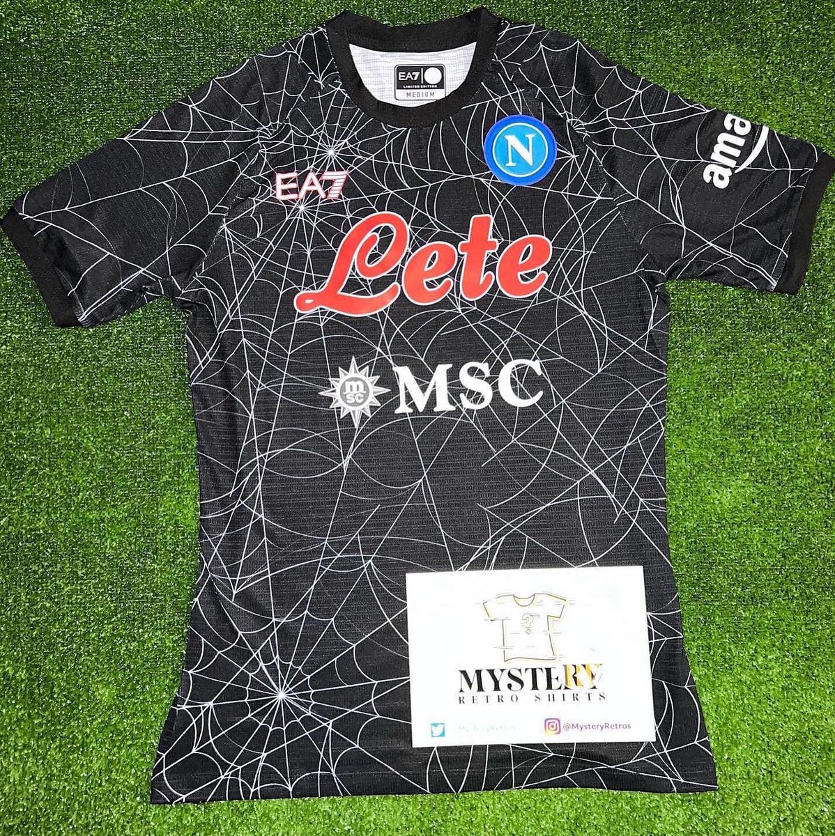 FTBLsection's tweet image. To celebrate the end of 2021 we are giving away a mysteryretroshirts.co.uk box!🎁

Retweet &amp;amp; follow us to enter. Winner announced this evening, good luck!🤞