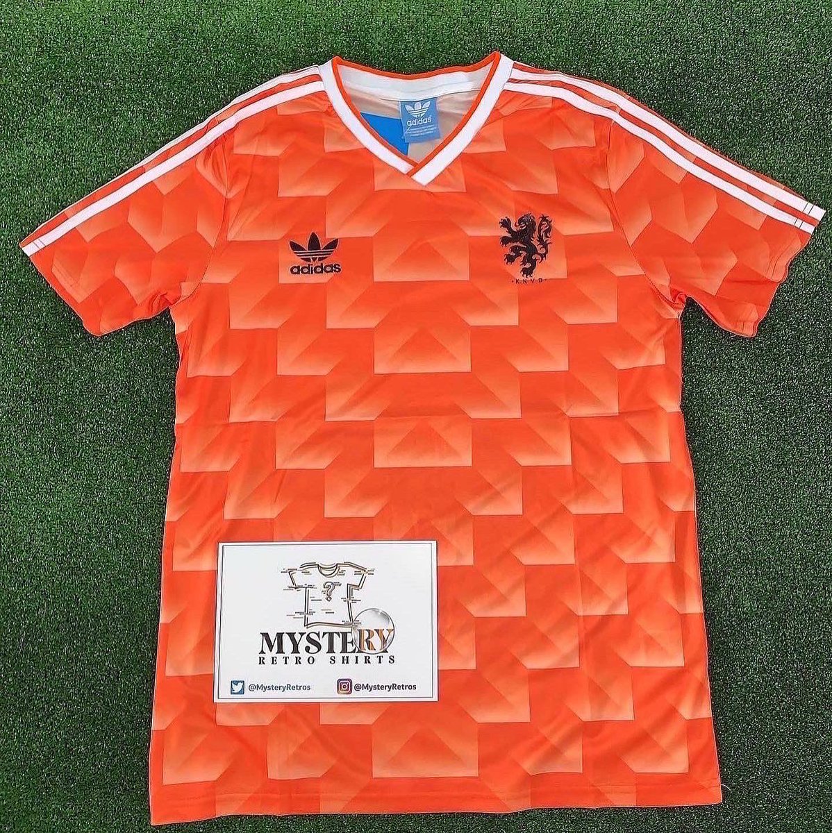 To celebrate the end of 2021 we are giving away a mysteryretroshirts.co.uk box!🎁 Retweet & follow us to enter. Winner announced this evening, good luck!🤞