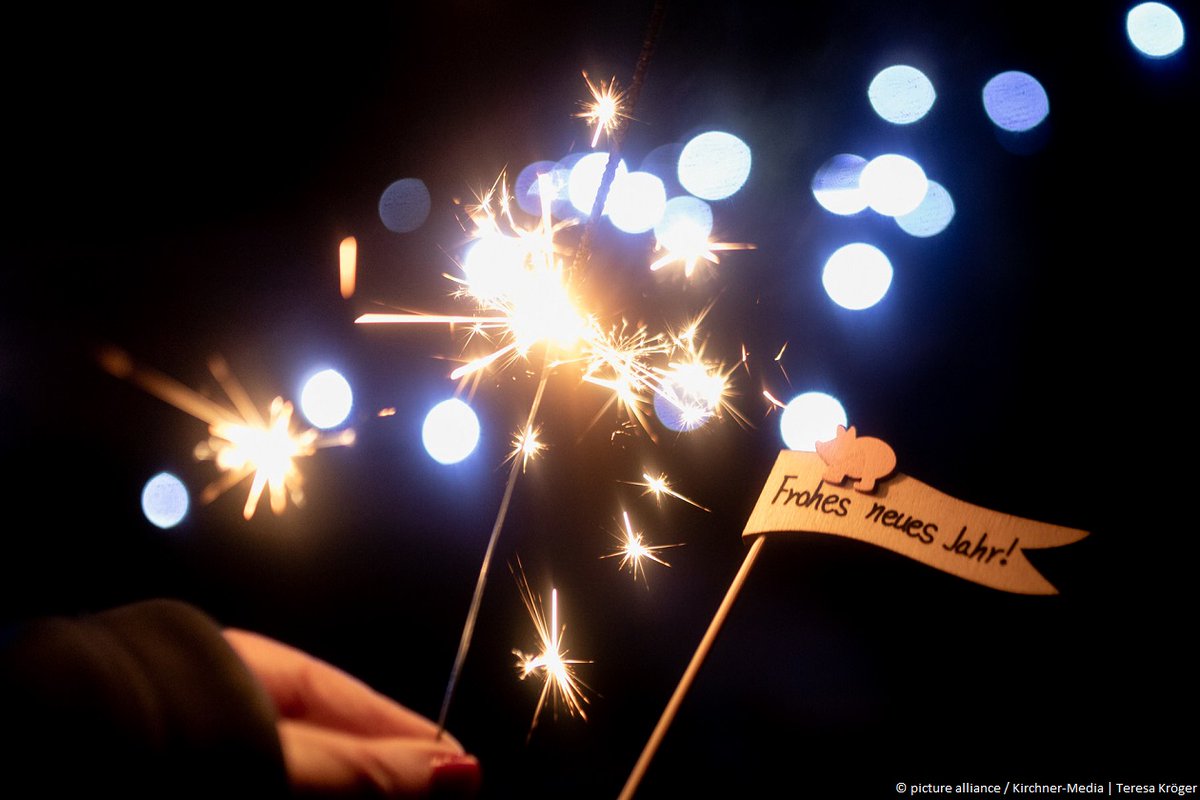 GermanyinKorea's tweet image. 새해 복 많이 받으세요!🥳
Wir wünschen euch allen einen guten Rutsch ins neue Jahr!🥳
#NewYear2022