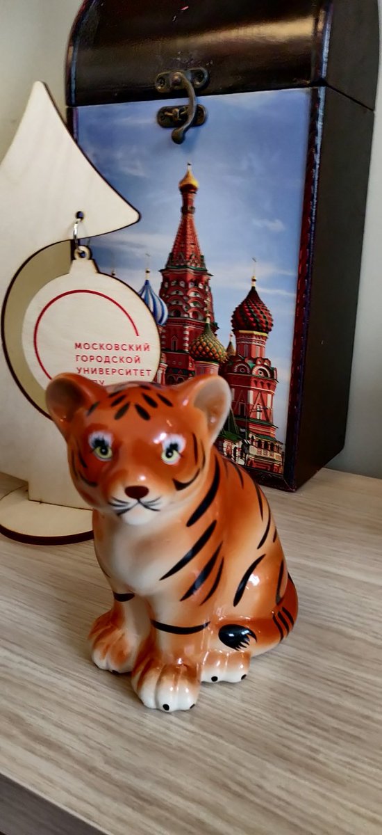 С наступающим Новым годом! Только приятных неожиданностей в Новом году!