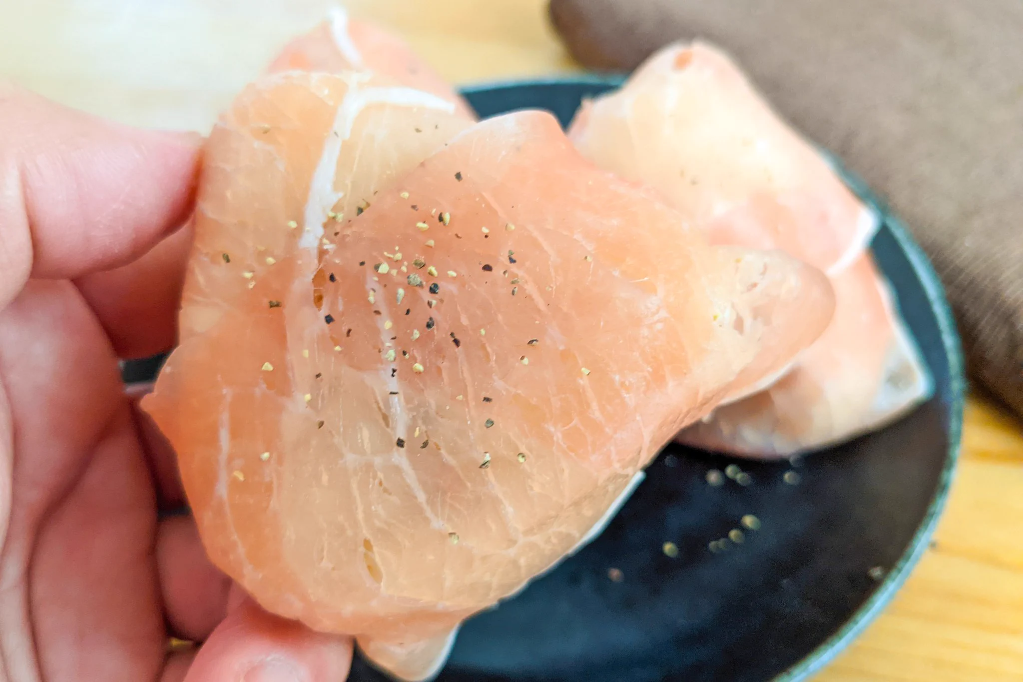 小腹が空いたときの軽食にも良さそう！ツナ缶や生ハムを使った「おにぎり」レシピ！