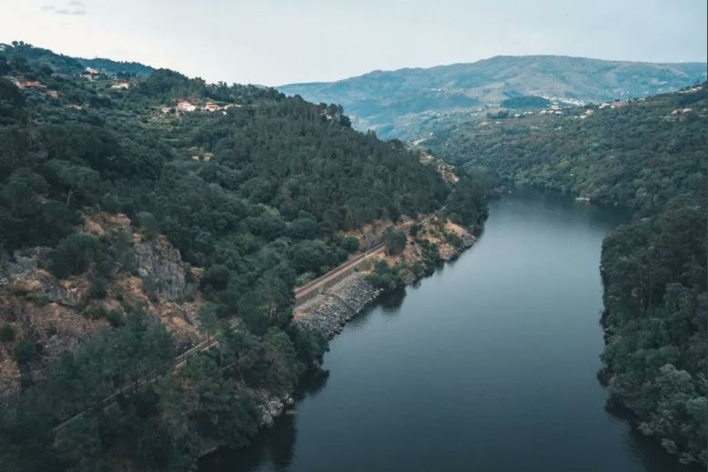 RDemografico's tweet photo. ✔️Además, el @mitecogob ha seguido trabajando en la Estrategia Común de Desarrollo Transfronterizo entre España y Portugal

🇪🇸🇵🇹La #ECDT permite impulsar de forma conjunta la cooperación para la cohesión territorial y el desarrollo socioeconómico en el entorno de #LaRaya

👇 https://t.co/ov3YLZbSmw
