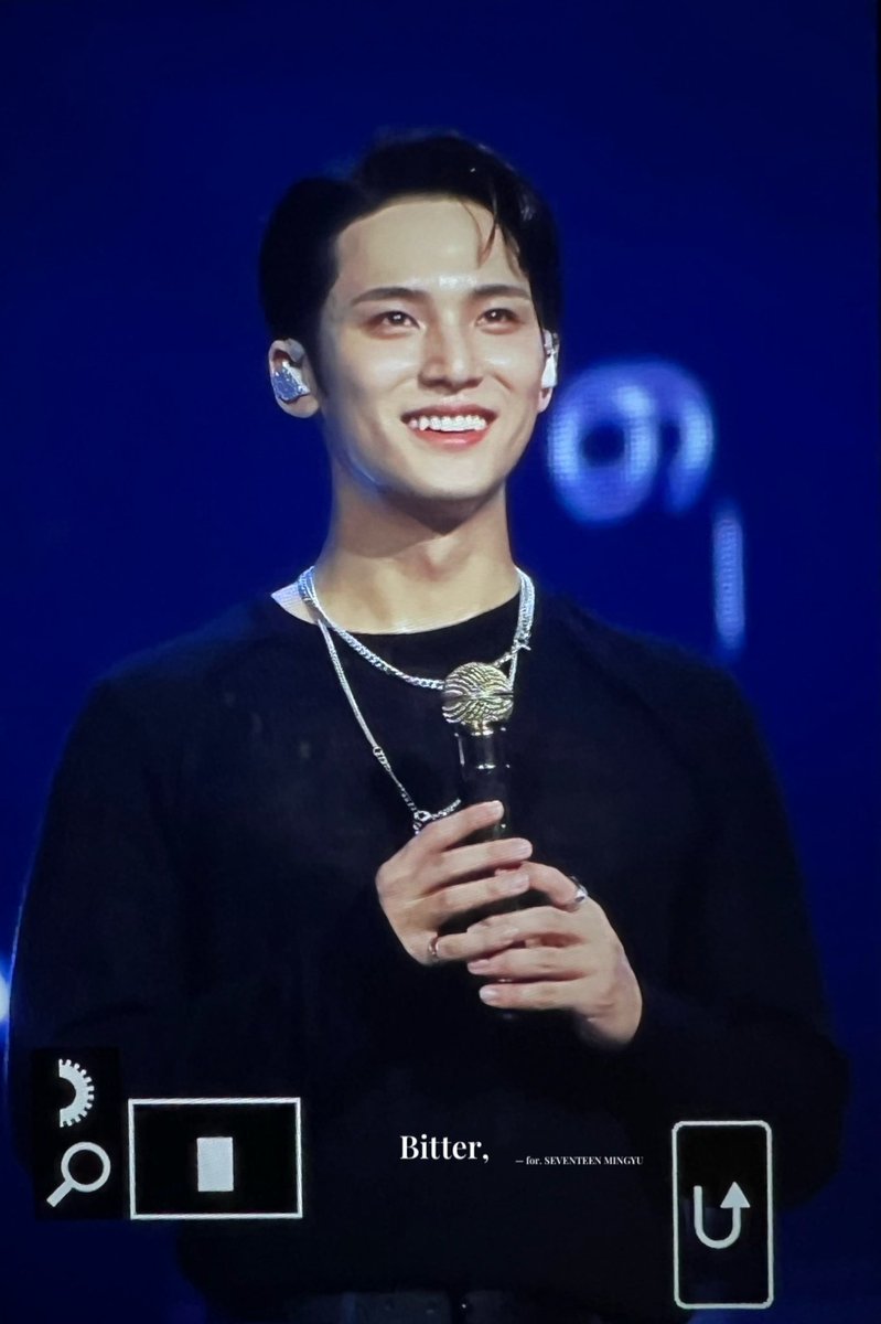211231 위버스콘 민규 

김민규 진짜 강아지일수도...
#세븐틴 #SEVENTEEN #MINGYU #민규