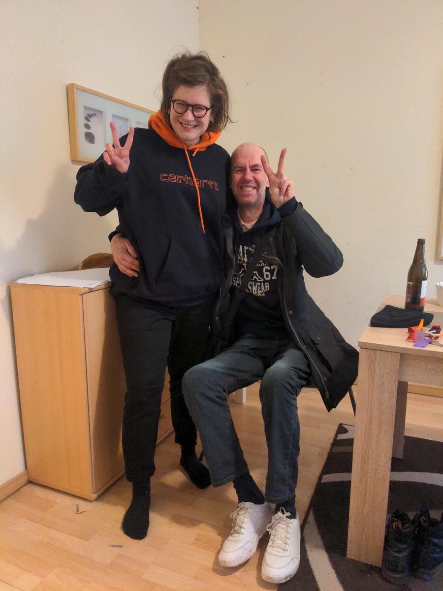hab_ich_saath's tweet photo. Schöne Grüße aus der #Habersaathstraße! 

Wir wünschen dass in 2022 noch viel mehr wohnungs- und #obdachlose Menschen in echten Wohnungen einziehen können, und dass keine Menschen Angst haben müssen wohnungslos zu werden. 🌈 https://t.co/CItVUR2DFM