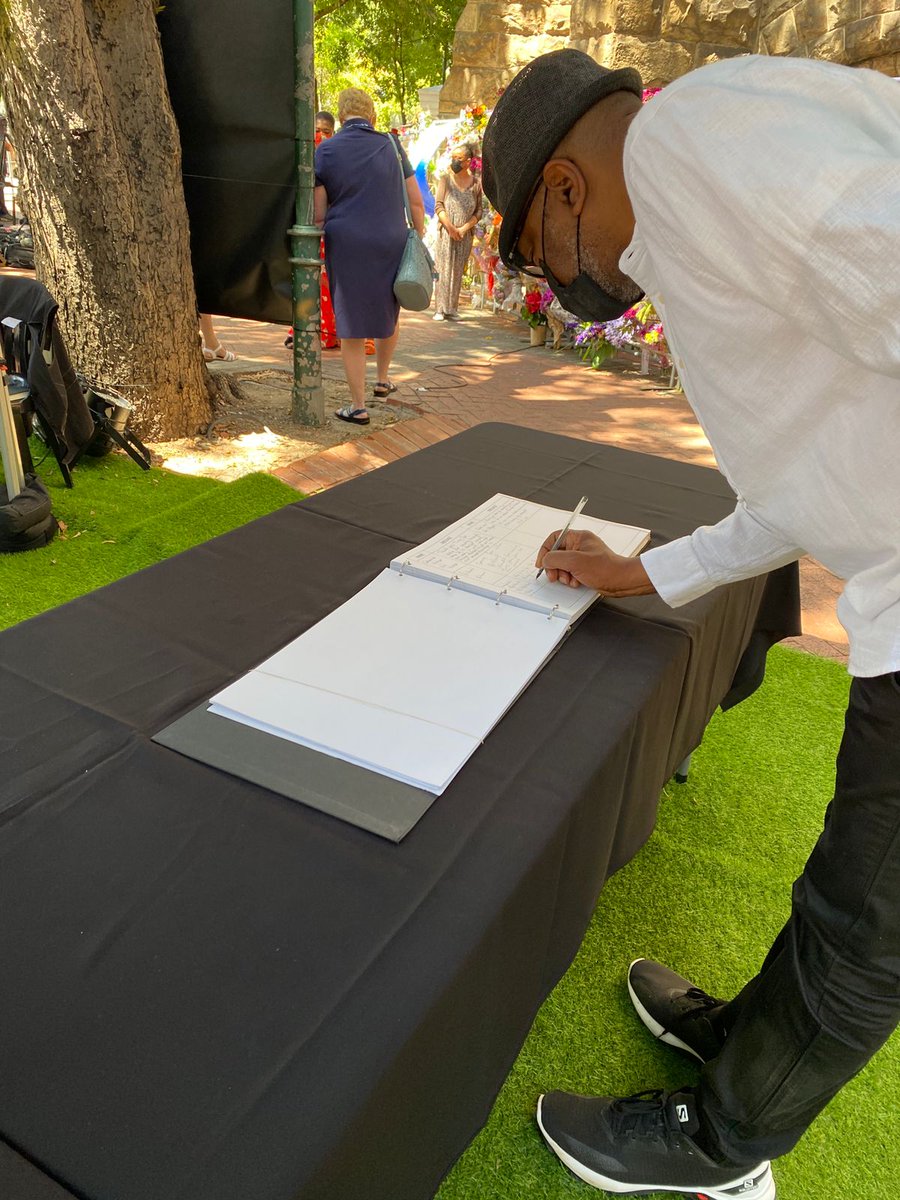 LMDesignSpace's tweet photo. Today we paid our last respects to the late #ArchBishopTutu praying that our country always remembers the value of #TrueLeadership&amp; #ServiceToSociety. Our generation should be taking over the baton from him &amp; his generation of leaders who guided us towards #peace &amp; #socialjustice https://t.co/uGc1xDw3U9