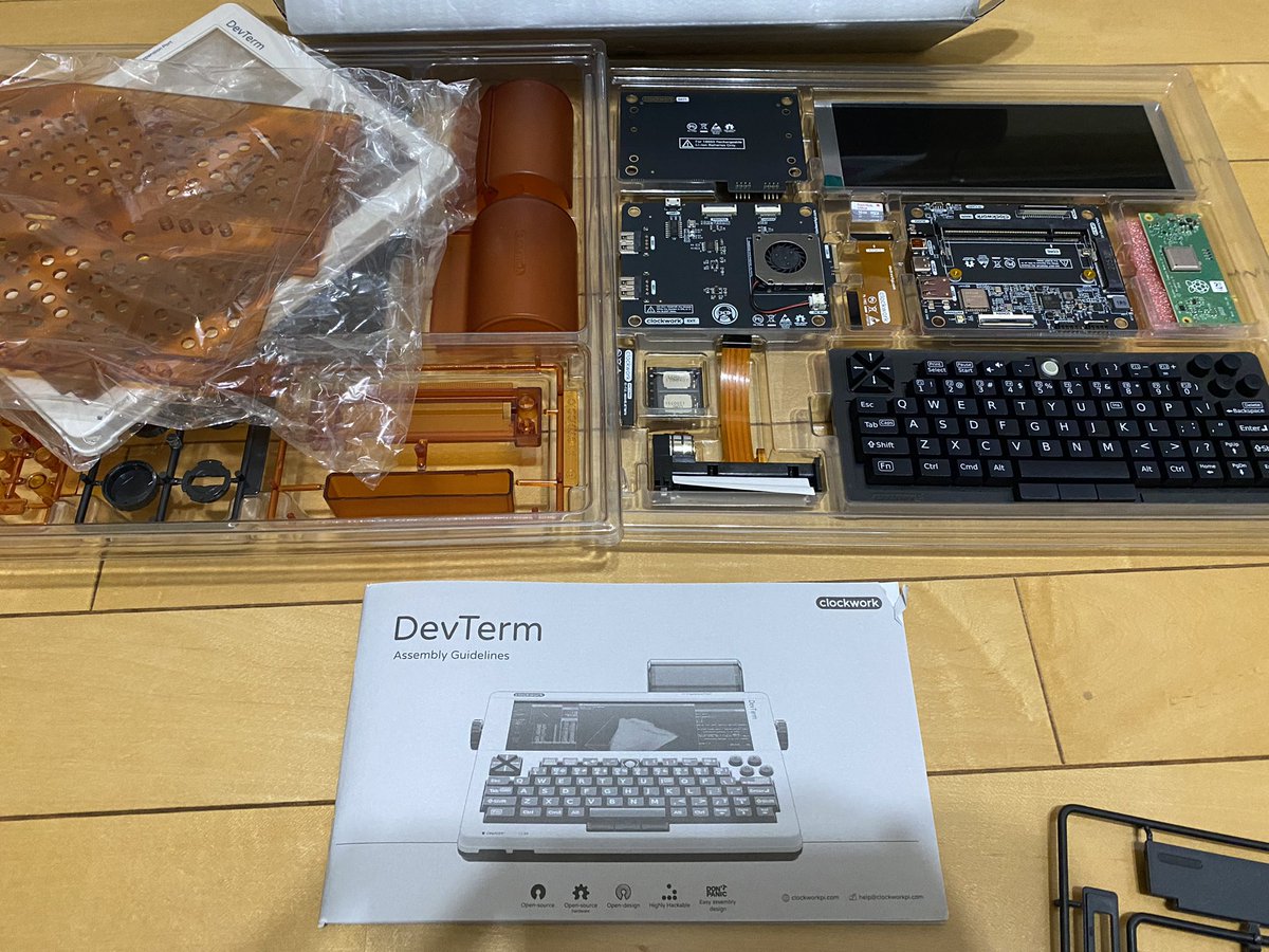 SquashSesame's tweet image. やっといろいろ片付いたので、これを作れる時間ができた💖ワクワク
#devterm #clockwork #portableterminal