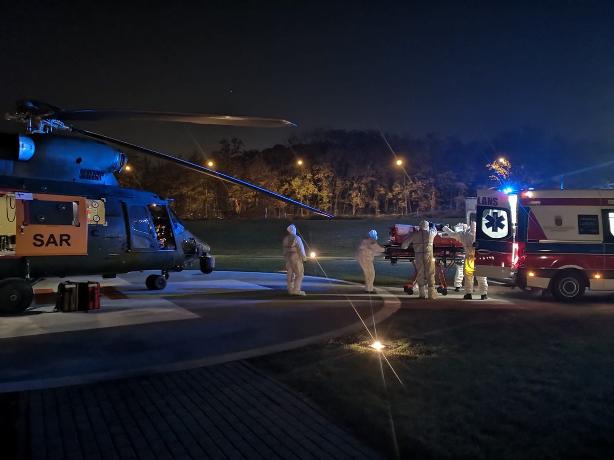 DowOperSZ's tweet photo. Ratowanie zdrowia i życia ludzkiego to dla nas priorytet💪‼️
W 2021 roku, w ramach wsparcia Państwowego Ratownictwa Medycznego🚑, #LZPR służby #ASAR we współpracy z #LPR przeprowadziły 60 misji #MEDEVAC. Zrealizowano również 7 misji ratunkowych wspólnie z ratownikami #TOPR 🏔️. https://t.co/LfpZL83D7Q