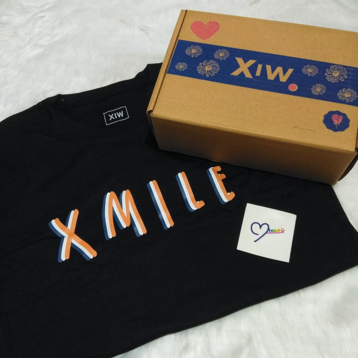 chw1x9x's tweet photo. Just before this year ends, I received my ATOTS boxset and XMILE tshirt! Thank you so much @Samoon_PhGo π₯³π The long wait is finally over~ Super secured and with freebies! 'Til next budol po! Happy New Year! https://t.co/HjWnHW71xl