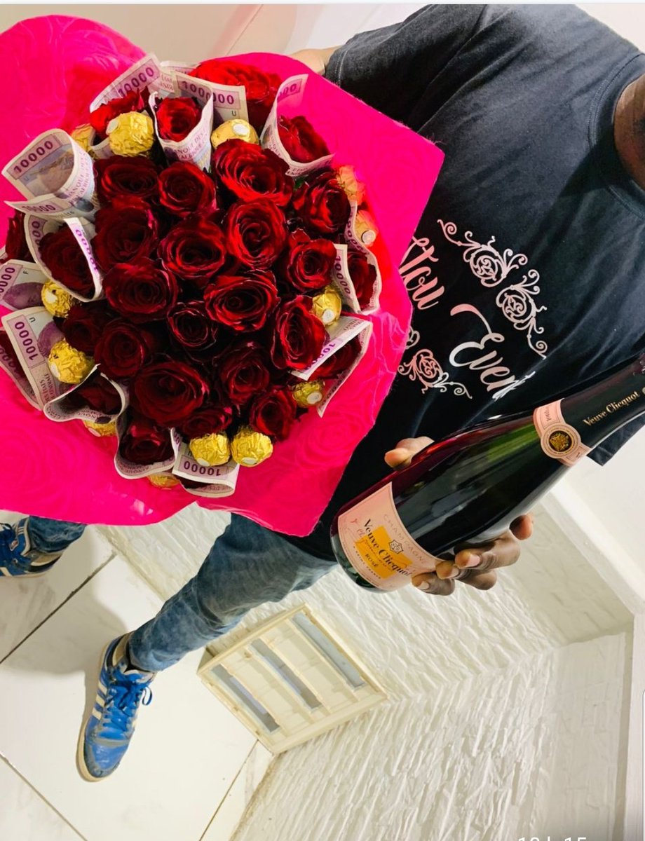 StouEvents's tweet photo. Chocolat , champagne, roses et ... pour la St Sylvestre ๐ #lespaniersdetatastou #StouEvents https://t.co/jo6b04IJPv