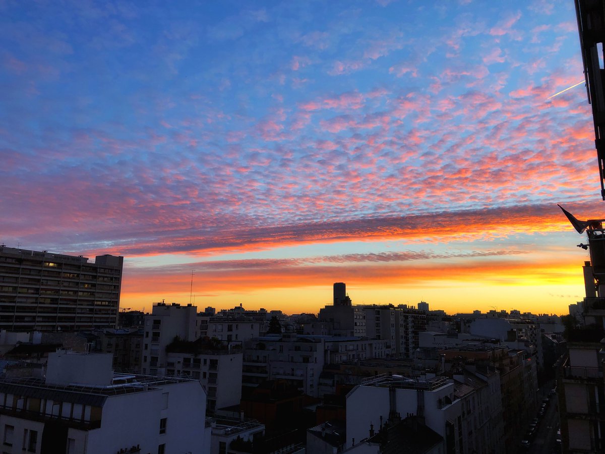 roses_mkr's tweet photo. This morning the sky was absolutely stunning. IRL painting 😍

https://t.co/bjQPz15ldi

#beautiful #photooftheday #sunrise #lastdayof2021 #LastDayOfTheYear #NewYearsEve #photographylovers https://t.co/9JPGx2r2du
