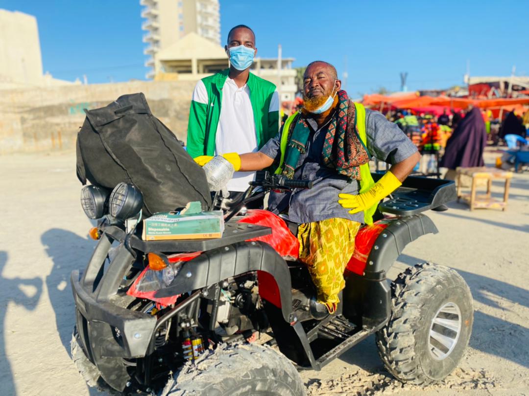 Abdinasirsuleey's tweet photo. Isbuucii #10aad iyo Ololaha Nadaafada xeebto Liido, waa jimcihii ugu dambeeyay Sanadka #2021, shaqo Qurux badan ayaan ku sakootinay.

Waxaa farxad kale inoo ahaa, in walaalkeen #Jeylaani uu maanta Xeebta Liido ku yimid Gaadiid ka Duwan Wheelchair kii hore.

Thanks @Barawaani252 https://t.co/j4IVJ6CgCY