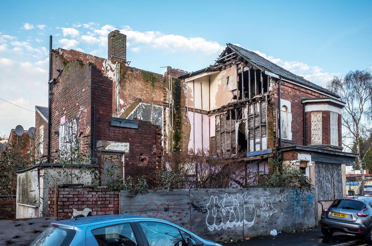 EWastelands's tweet photo. This would be a great ‘project’. #derelicthouse #manchester 
…
#derelict #abandoned #urbex #urbanexplorer #rundown https://t.co/yhamnUcG2U