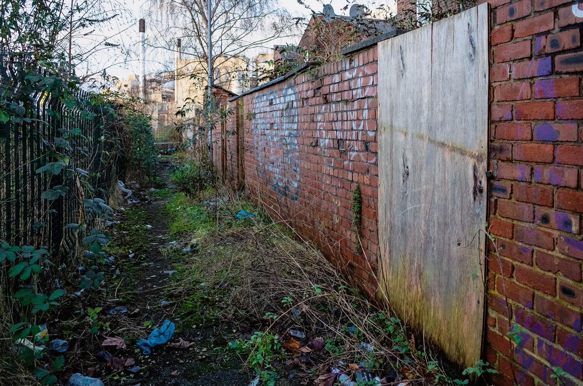 EWastelands's tweet photo. This would be a great ‘project’. #derelicthouse #manchester 
…
#derelict #abandoned #urbex #urbanexplorer #rundown https://t.co/yhamnUcG2U