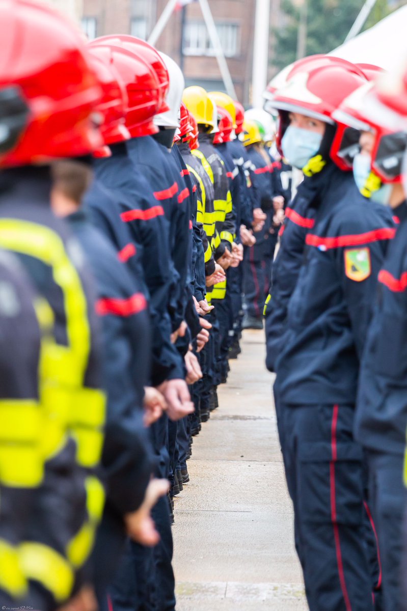 sdis08's tweet photo. « Cette nuit du 31.12.2021, comme toutes celles de 2021 et 2022 qui arrivent, 310 👨‍🚒 du @sdis08 seront de garde ou d’astreinte à domicile, pour votre sécurité, certes, mais n’abusez pas de leur bonté: soyez responsables de vous et de ceux qui vous entourent. Belle année 2022 » https://t.co/h3Jm9R6yzo