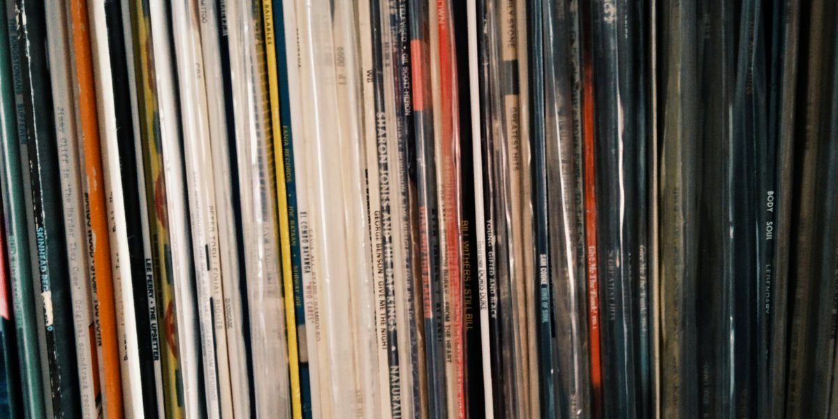 _emebe's tweet image. 💣 2021 ha sido el año de mi re-enamoramiento del Long Play, un formato que me ha acompañado mucho en un año trascendental en mi vida. 

✨ En este hilo os dejo las 20 mejores pescas que he tenido, sin órdenes ni ránkings: