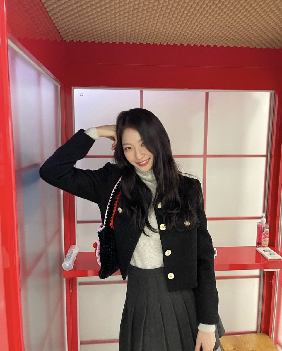 0302BeeBee's tweet photo. 2021.12.31 0seungyeon IG update

Happy New Year🧡

#공승연 #gongseungyeon https://t.co/LhUdkfGOkF
