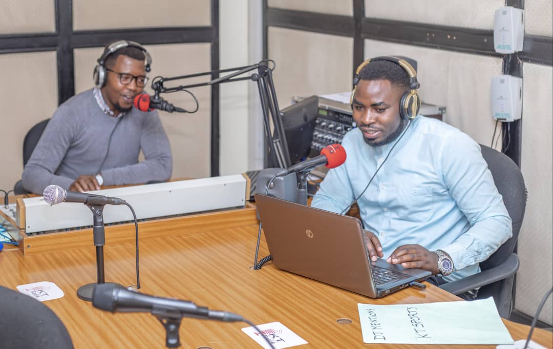 KuradusengIsaac's tweet photo. Umwaka wa 2021 usize mpinduye umwuga n'ubwo ntawugiye kure. Byari ibyishimo gukora uyu mwuga imyaka 6. @ktradiorw #AuthenticRadio @RoyalFMRwanda @isangostar @MusanzeRadio.
Thanks
Imirimo yimukiye muri @GenderMonitorRw
Intero iragira Gender Equality to all sectors at all levels https://t.co/V4HbUKduJg