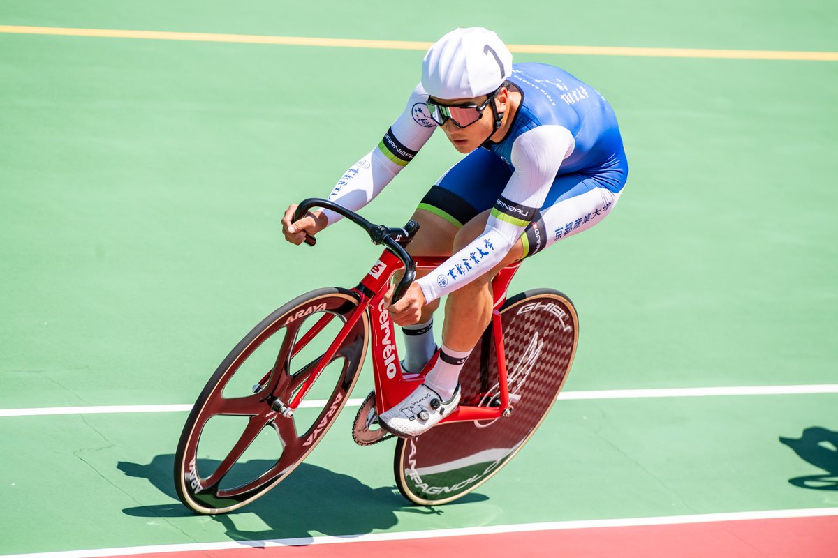 Yachikenta0706's tweet image. 2021年もありがとうございました。

今年は充実した一年を過ごす事ができました。

来年は目標に向かって日々努力していきます。

来年も京都産業大学自転車競技部の応援よろしくお願いします。

#GNLab 
#essential2 
#WAKOS 
#csdesignworks 
#kyototoyota 
#yamatokogyo