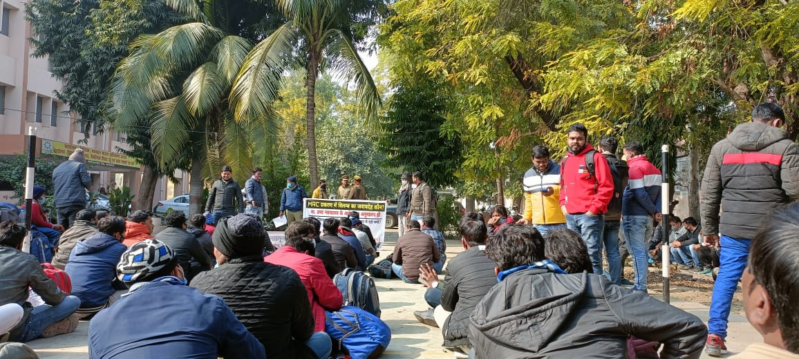 Akhileshkv2007's tweet photo. आखिर क्या मजबूरी है 
आवंटन जरूरी है
माननीय हाइकोर्ट के आदेश का पालन करें। 
माननीय प्रमुख सचिव श्री दीपक कुमार सर के आदेश का पालन हो। 
#MRC68500scheduleजारीकरो

@myogiadityanath @CMOfficeUP @SarvendraEdu @drdwivedisatish @chandramanishu7 @DrDCSHARMAUPPSS https://t.co/h9Mr1KV0Sk