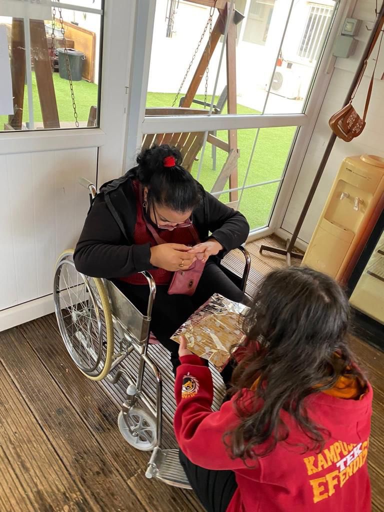 uAUNIYakinDogu's tweet photo. ultrAslanUNI Kıbrıs Bölge olarak İrfan Nadir Özel Eğitim Kurumuna yapmış olduğumuz ziyaretimizde Kardeşlerimizi ziyaret ederek onlarla sohbet edip hediyeler verdik.

Hayat yolculuklarına birer güzel iz bırakabilmek için.
#ultrAslanUNI #KıbrısBölge #uAUNIKalpleriIsıtıyor https://t.co/OYqRVNEIOW