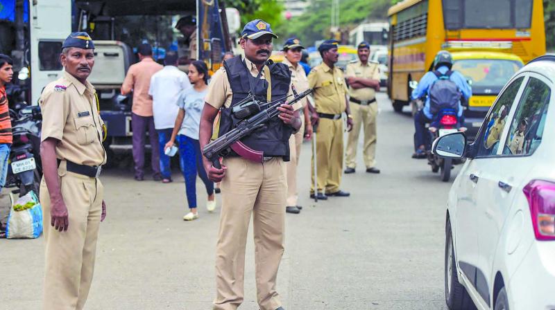 thehellomumbai's tweet photo. https://t.co/93ekgQ8BUd

Visit our other we:
https://t.co/8dJ7nWpPQL
https://t.co/kNXkwQzIt2

#policecommissioner #highalert #terrorattack #mumbaipolice #hellomumbainews #helloindianews #hellowomeniya https://t.co/mBs3O59gDn