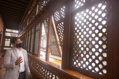 SustainHistory's tweet photo. The #BoxBalconies of #Lima
Balcones de cajón, or box balconies, reflect the stylistic trend of the 19thC, which covered the windows in glass
instead of the turned-wood #mashrabiya lattices of #AndalusiArab origin that had been popular since late 16thC
https://t.co/rwlUDZJDqu https://t.co/WKChuwJaCb