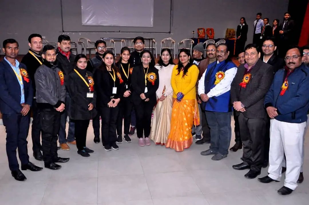 DizitalM's tweet photo. A very energetic and skillful workshop conducted at Maharaja Agrasen Mahavidyalaya #bareilly by team #dizitalmantras

#skilldevelopment #skillworkshop #mockinterview #careercounseling #groupdiscussions https://t.co/0hz5E3wH5H