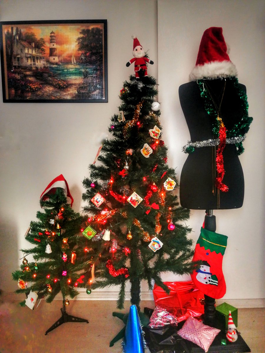 2022 yılı sizin için tüm dileklerinizin gerçekleştiği, şen kahkahalar attığınız ve her saniyenizin huzurlu geçtiği bir yıl olması dileğiyle. Herkese mutlu yıllar. 🥳🎁🎄