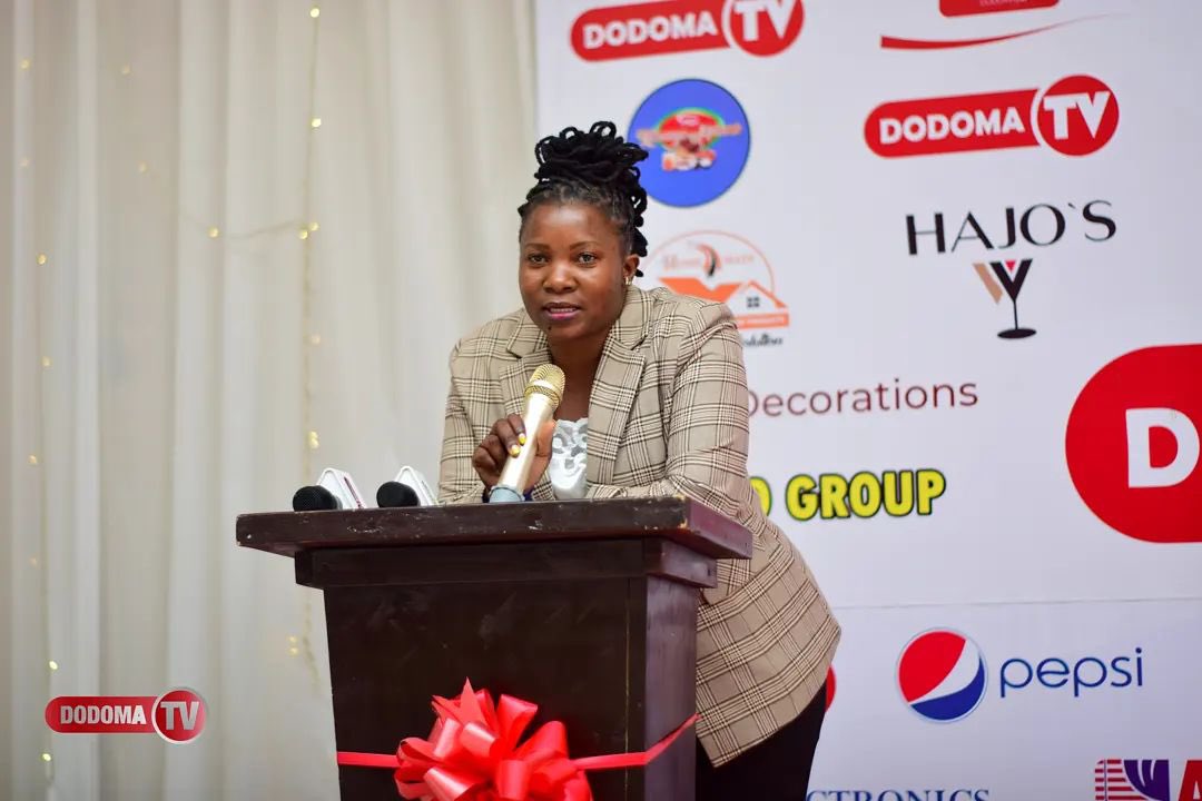 dodoma_tv's tweet photo. Natumia fursa hii kuwaalika kutangaza na Dodoma tv, Mmekua mkitushika mkono sana hususani Kwa mwaka 2021 tunasema Asante.

Tumekuwa tukitangaza hatuachi wafanyabiashara HatA wale WENYE biashara ndogo ndogo.

SARAH MUSIBA - "Meneja masoko Dodoma Media Group"#dodomatv https://t.co/JxLrlr9kmJ