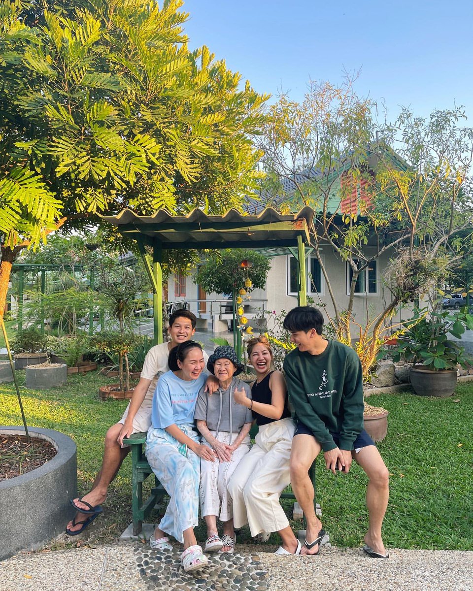 taytawanfc's tweet photo. ☀️IG : tawan_v [Update] 
➖31.12.2021
ที่สุดของหลาน 💚

#tawan_v https://t.co/iBIjThLUv5