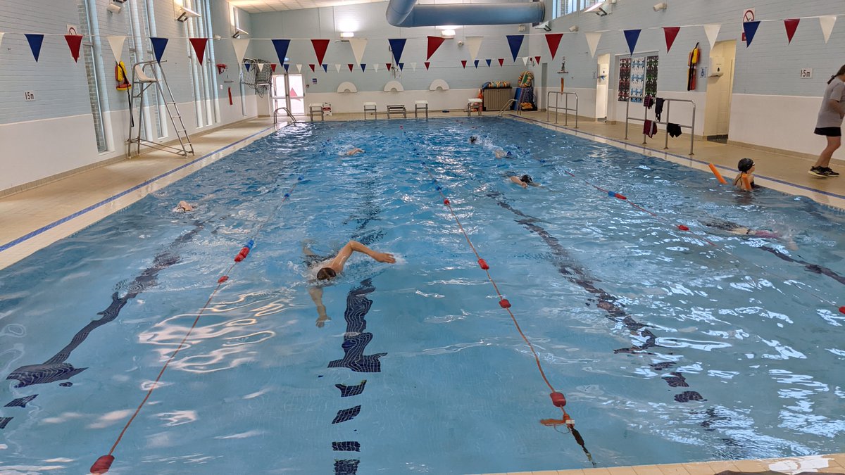 D_White_Coach's tweet photo. Xmas Swimathon #fun relays &amp; prizes @SherborneStorm 
 Well done to everyone💪great effort https://t.co/8et532XI1W