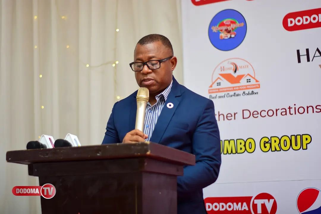dodoma_tv's tweet photo. UZINDUZI WA DODOMA TV.

Kiukweli mmeliheshimisha Jiji la Dodoma, tuna wahakikishia ushirikiano Ili malengo mliyo jiwekea yaweze kufanikiwa.

Mgeni Rasmi "Mkuu wa wilaya ya dodoma Jabir Shekimweli."
Tupo live Dodoma Tv na Dodoma fm redio
@msemajimkuuwaserikali 
@ikulu_mawasiliano https://t.co/6FHNau1R9s