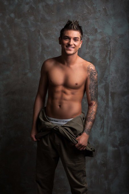 Happy New Year Eve !! https://t.co/TGdj91VopL<a href="/tag/tracybeakerfamily"class="tags"><span>#tracybeakerfamily</span></a>