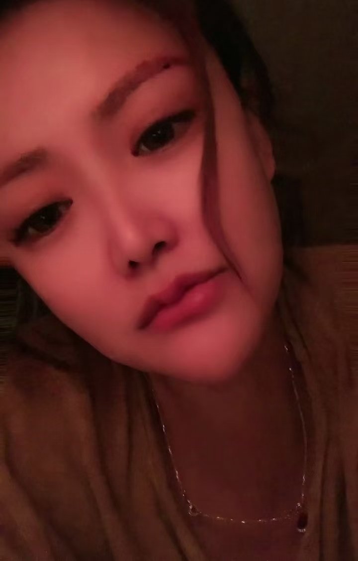 mei43597565's tweet photo. 跨年夜！闭关修炼第七天了好无聊……疫情赶紧过去��！好想出去嗨！谁来陪姐姐哦🤭🤭🤭抓狂[抓狂][抓狂][抓狂]
 #溜冰 #人妻 #翘臀 https://t.co/3tZrt2P9IF