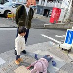 これぞ2歳!靴を脱いでイヤイヤ期の真っ最中!