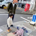 これぞ2歳!靴を脱いでイヤイヤ期の真っ最中!