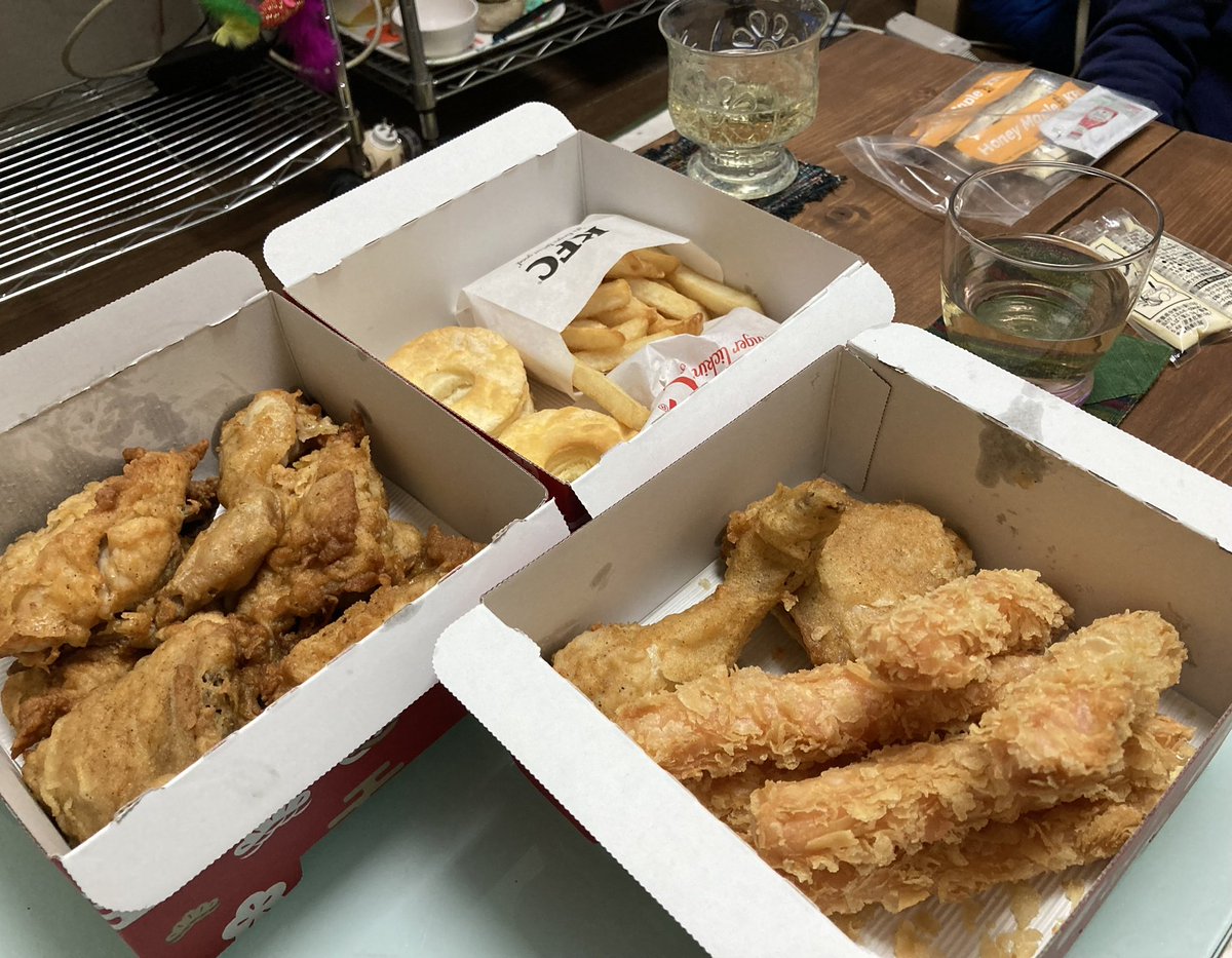 minarin777's tweet photo. お久しぶりです今年もあとわずか。
ケンチキのお重で年越しですヨ

あっという間の一年でした。
来年もひとつよろしくお願いします。 https://t.co/zr94Sme0q1